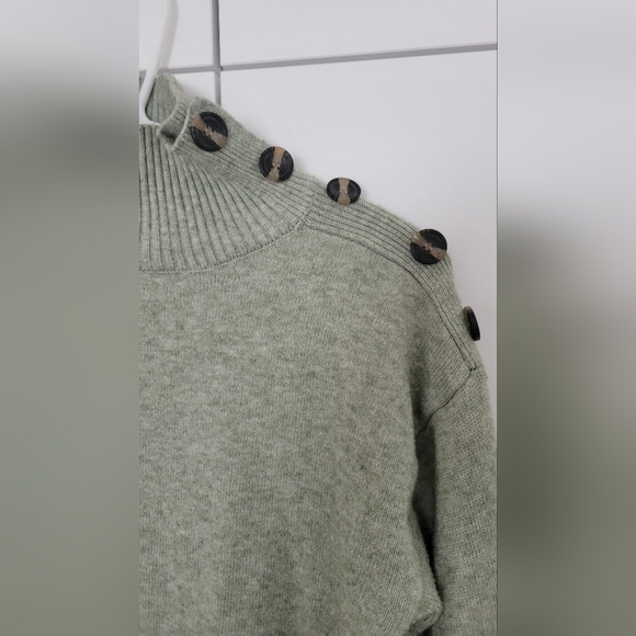Women's sweater - Picture 2 of 5